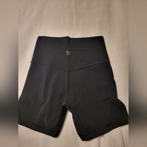 Aritzia High-rise 5" Short